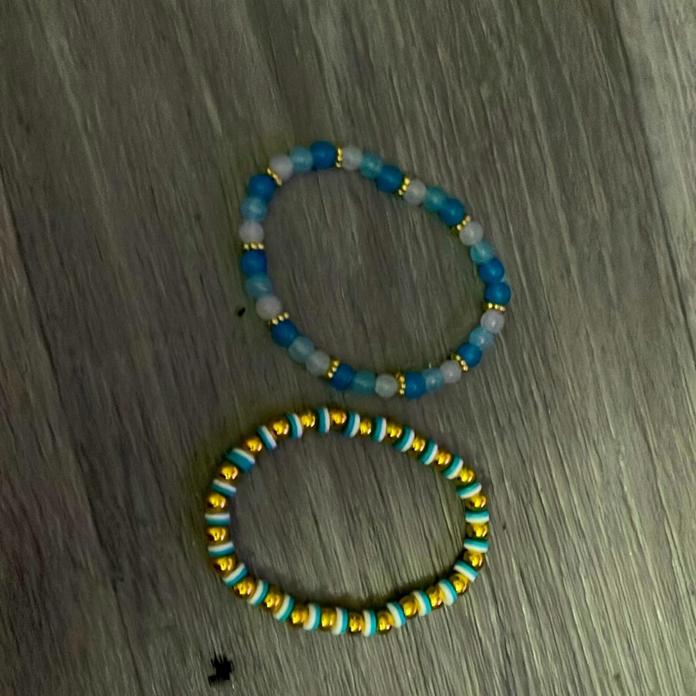 The colors are blue, white and gold. Same for both.